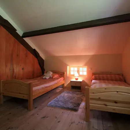 Maison Familiale Avec Terrasse, Grand Terrain Et Proche De La Riviere - Alleyras, 6 Pers. - Fr-1-582-244 Holiday home *