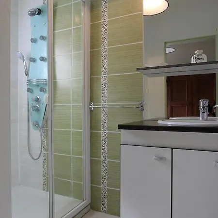 Maison Familiale Avec Terrasse, Grand Terrain Et Proche De La Riviere - Alleyras, 6 Pers. - Fr-1-582-244 * Alleyras