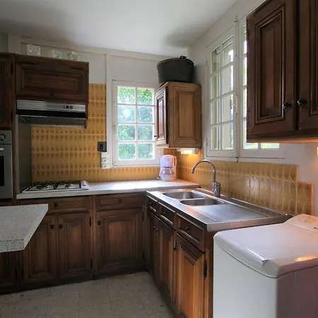 Maison Familiale Avec Terrasse, Grand Terrain Et Proche De La Riviere - Alleyras, 6 Pers. - Fr-1-582-244