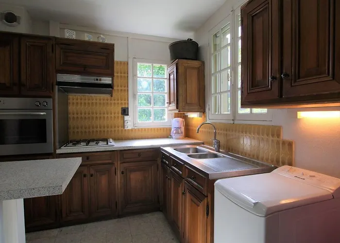 Maison Familiale Avec Terrasse, Grand Terrain Et Proche De La Riviere - Alleyras, 6 Pers. - Fr-1-582-244